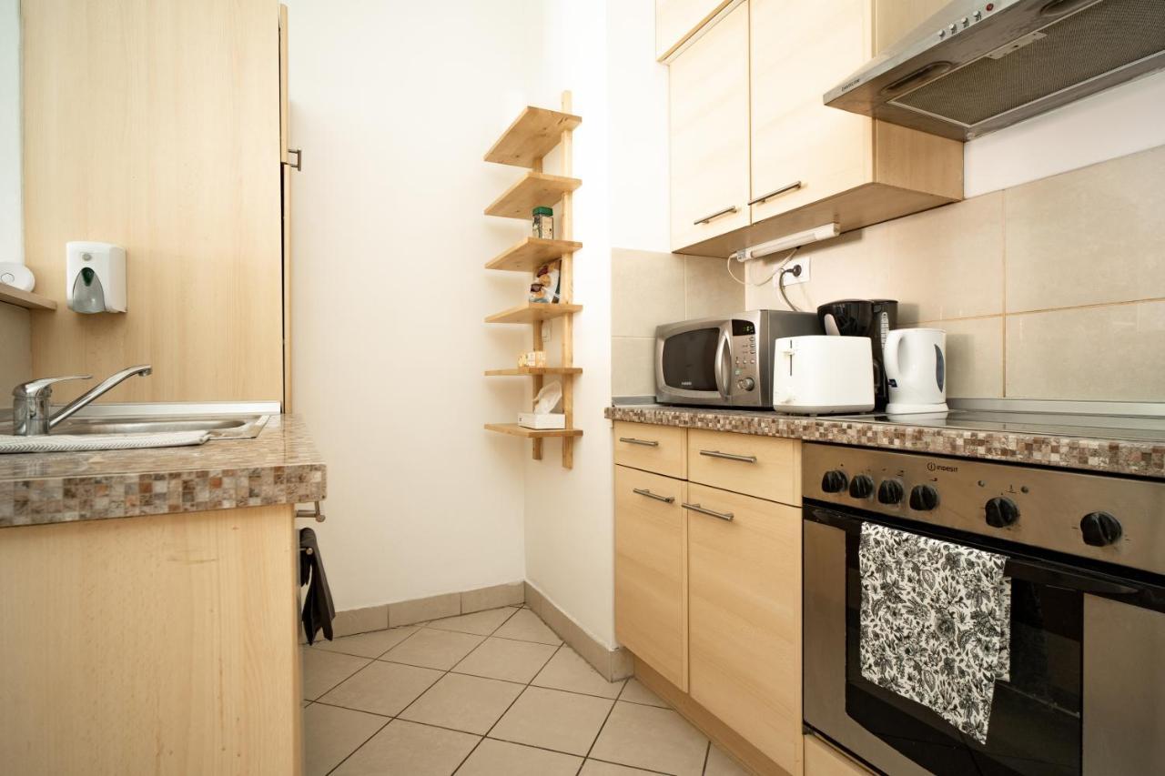 Central Apartment At Gozsdu Court, 60 Sqm, 2 Rooms With 2 Ac, Elevators, Kitchen Budapest Ngoại thất bức ảnh